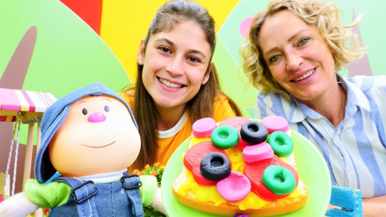 Oyuncak Kafe. Pizza tost yapıyoruz! PlayDoh hamuru ile oyun. Çocuk videosu