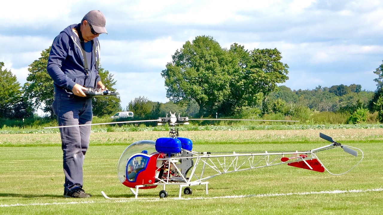 Große elektrische RC Bell 47G im Einsatz