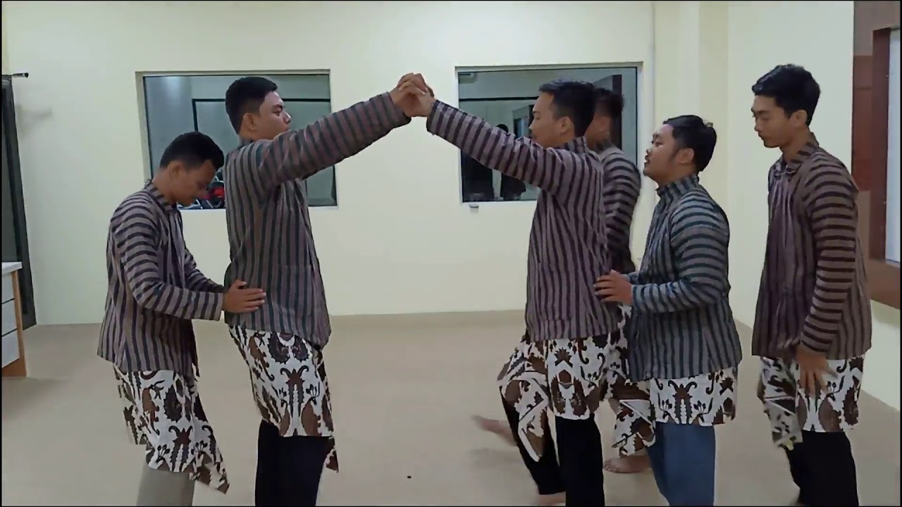 Tari Kreasi Ular Naga PGSD UAD
