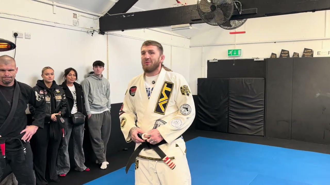 Покойся с миром, Фил Оунсли - промоутер бразильского джиу-джитсу 3-й степени.
