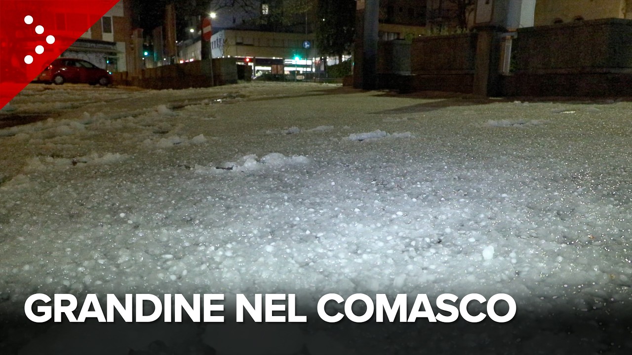Temporali in Lombardia, la grandine imbianca le strade di Erba (Como): 