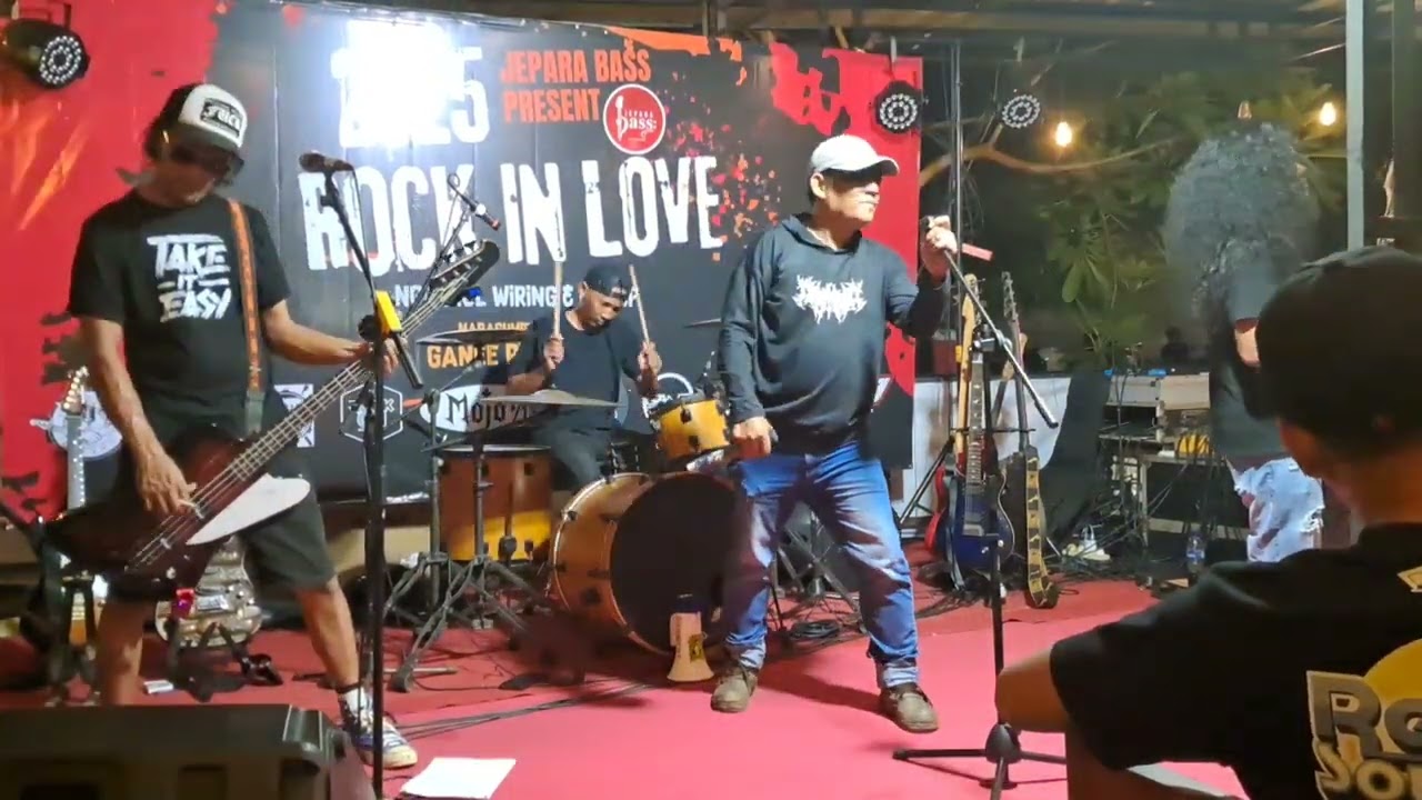 Viva jammers ( jamrud ) : Ningrat band  live in comcert