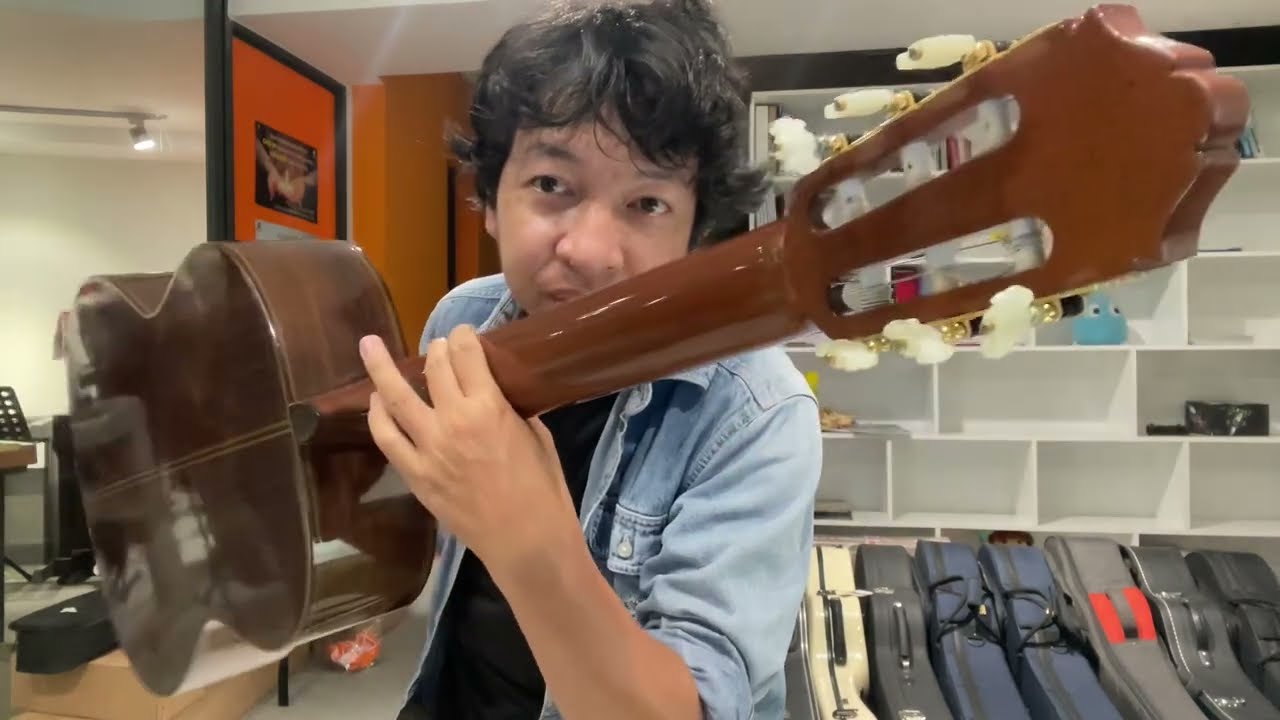 Guitar Classic Yamaha GC-5S có chữ ký năm 1978 . Đt : 0936239138 Zalo