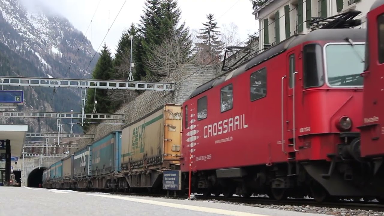 Crossrail Re 436 111, 114 & 115 bei der Ausfahrt aus Goppenstein