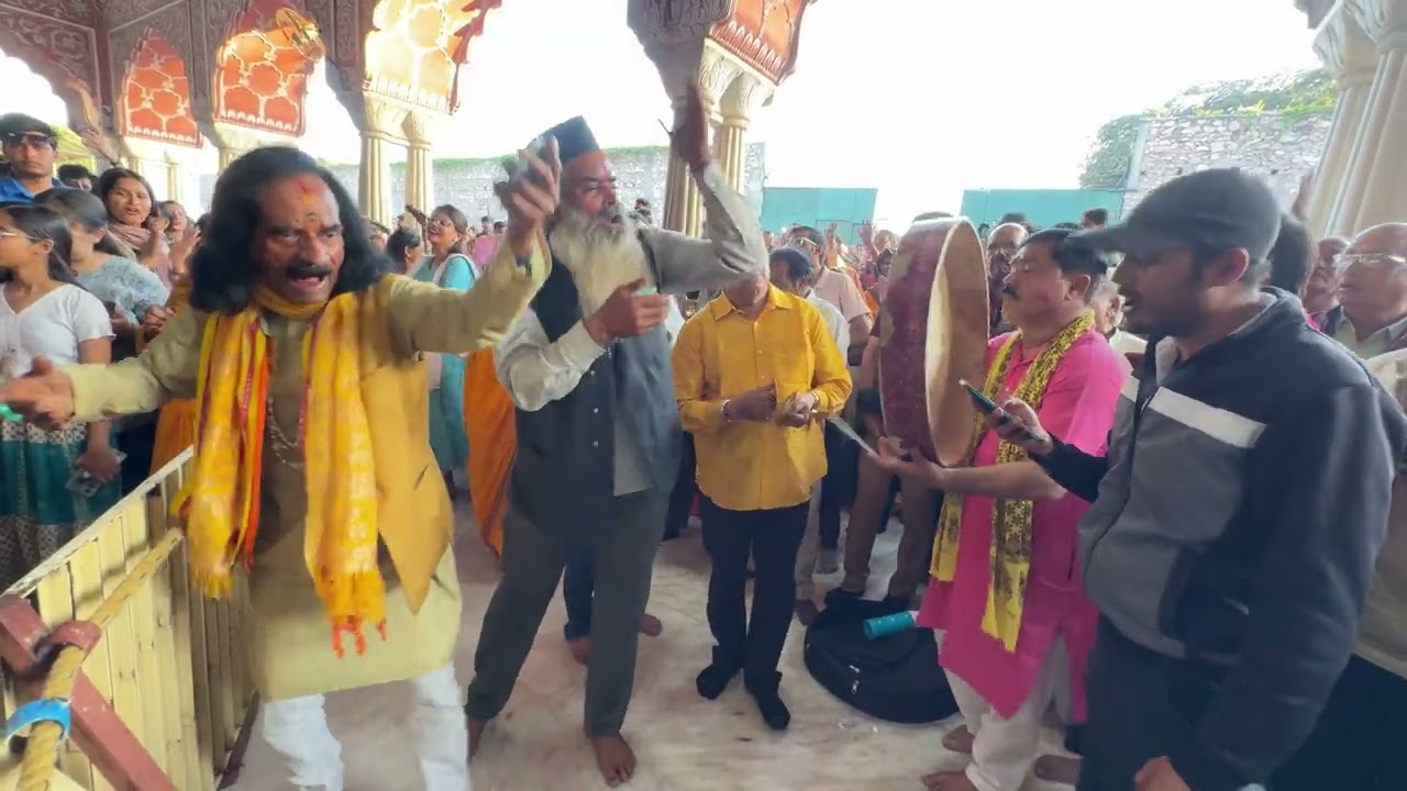 फागुन में छाए Govind Dev Ji के रंग | होली स्पेशल दिव्य भजन | दिल छू लेने वाला