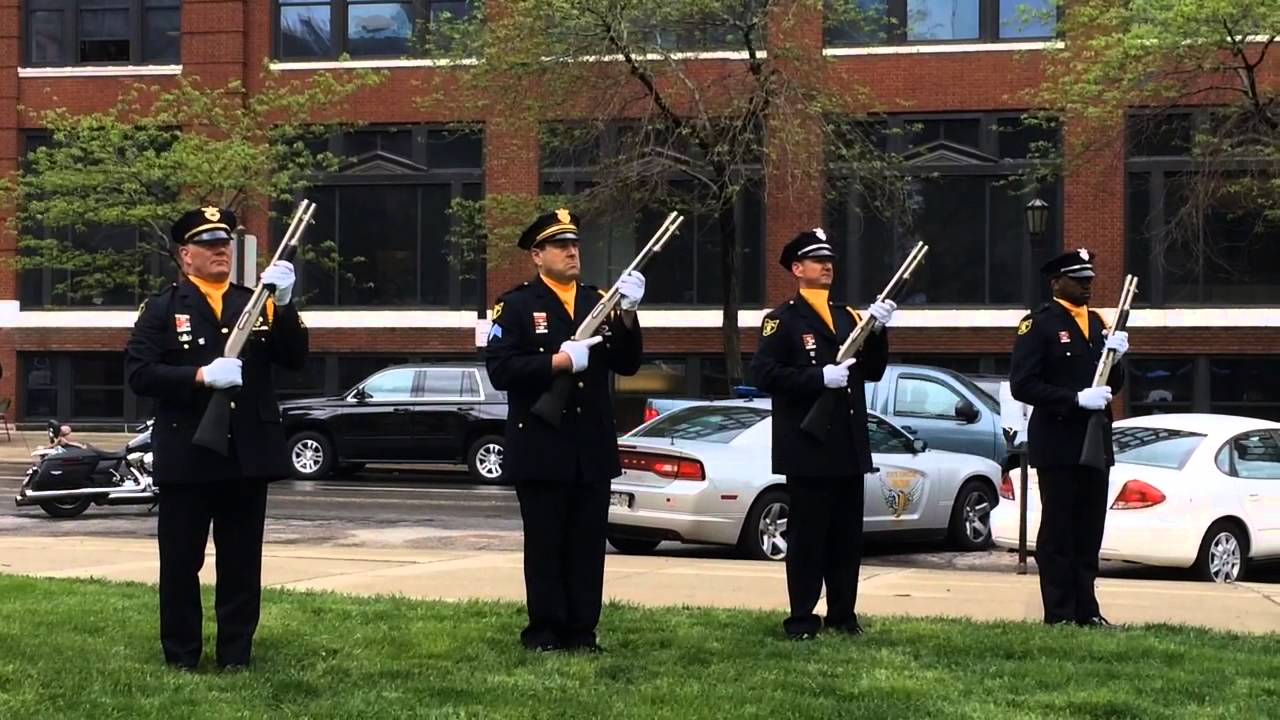 Willoughby police perform rifle salute