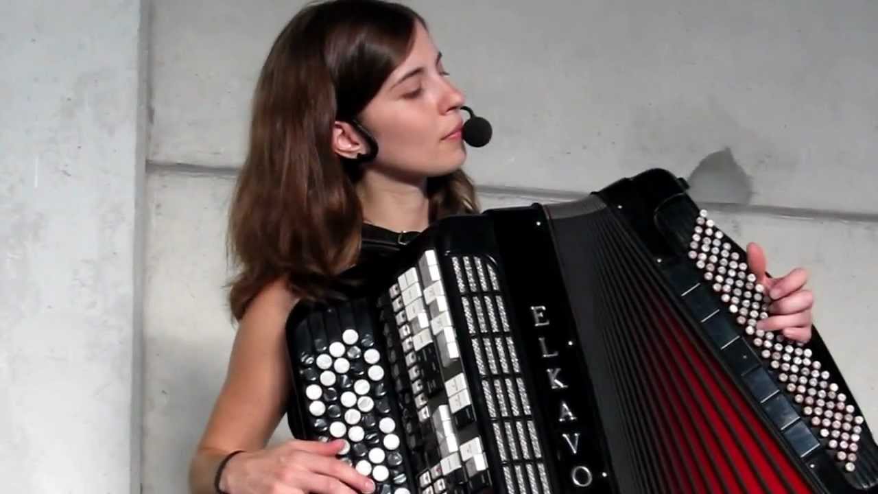 GINA REIS,  TOCANDO UM CORRIDINHO NA TESOUREIRA, FESTA DOS TRATORES