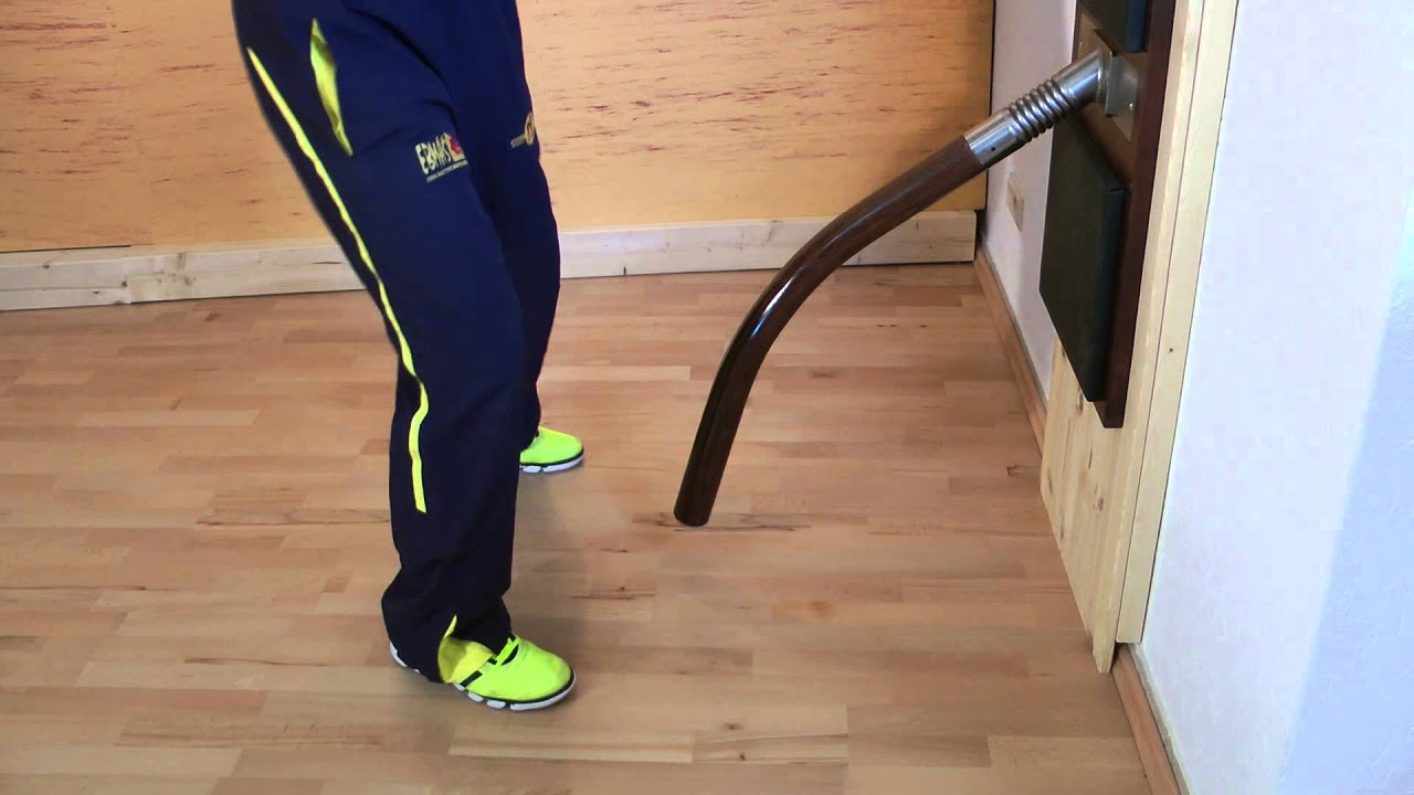 Tritte und Schritte mit Emin Botzepe am Wing Chun Tec Board