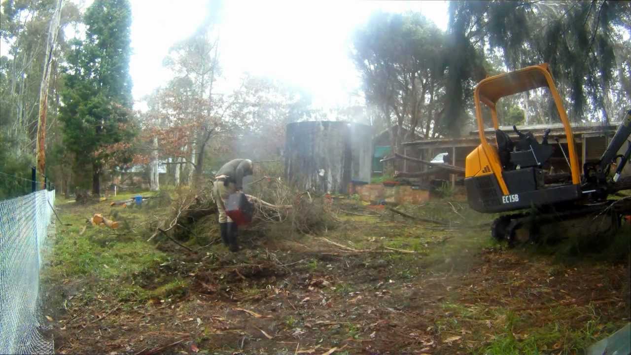 Volvo EC15B - Cleaning up & Burning