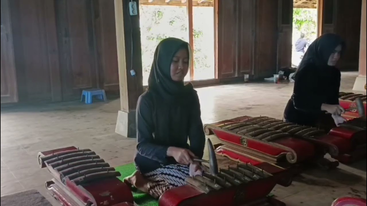 Ujian praktek PPKN Tema: Budaya Karawitan.  Kelompok 3/IX-A.