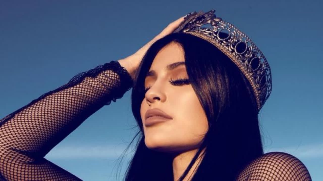 A 21 ans, Kylie Jenner devient la plus jeune milliardaire autodidacte du monde -365