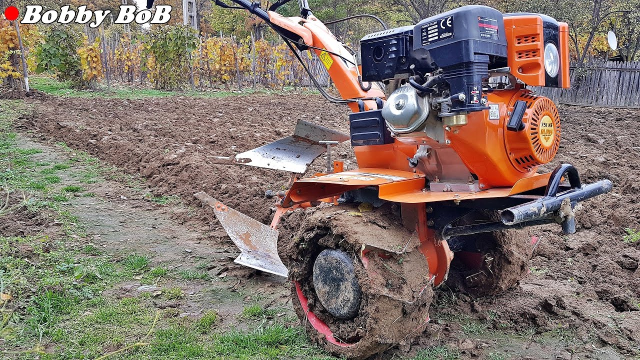 Motosapa - la arat / Plowing two-wheel tractor