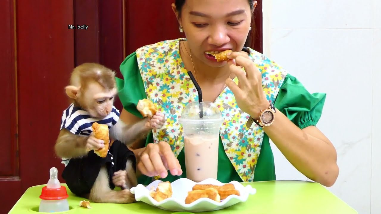 Little Belly Enjoy Breakfast With His Mama