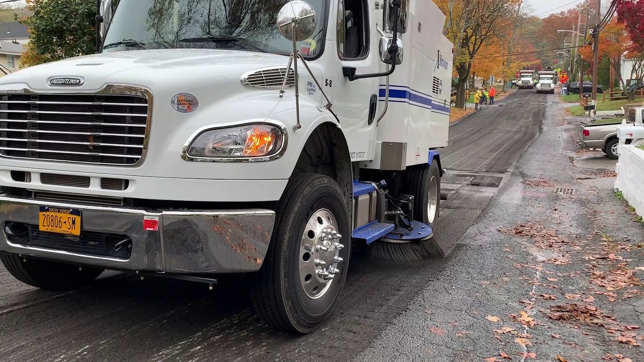 XBroom - Sweeping Millings in New York Behind a Wirtgen