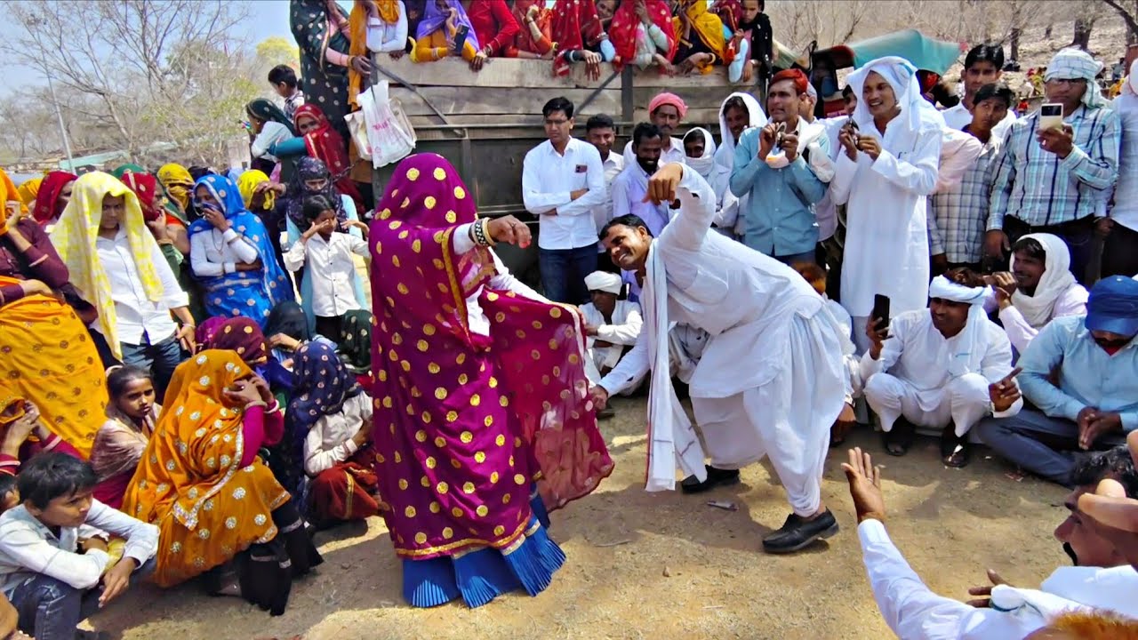 ||ओ मित रोबे भायेला मिलबां आऊं ये आठ दिन में🤪||लाल लूगड़ी आड़ी मीणी और बाबा ने झाम बांध दी||#uchata