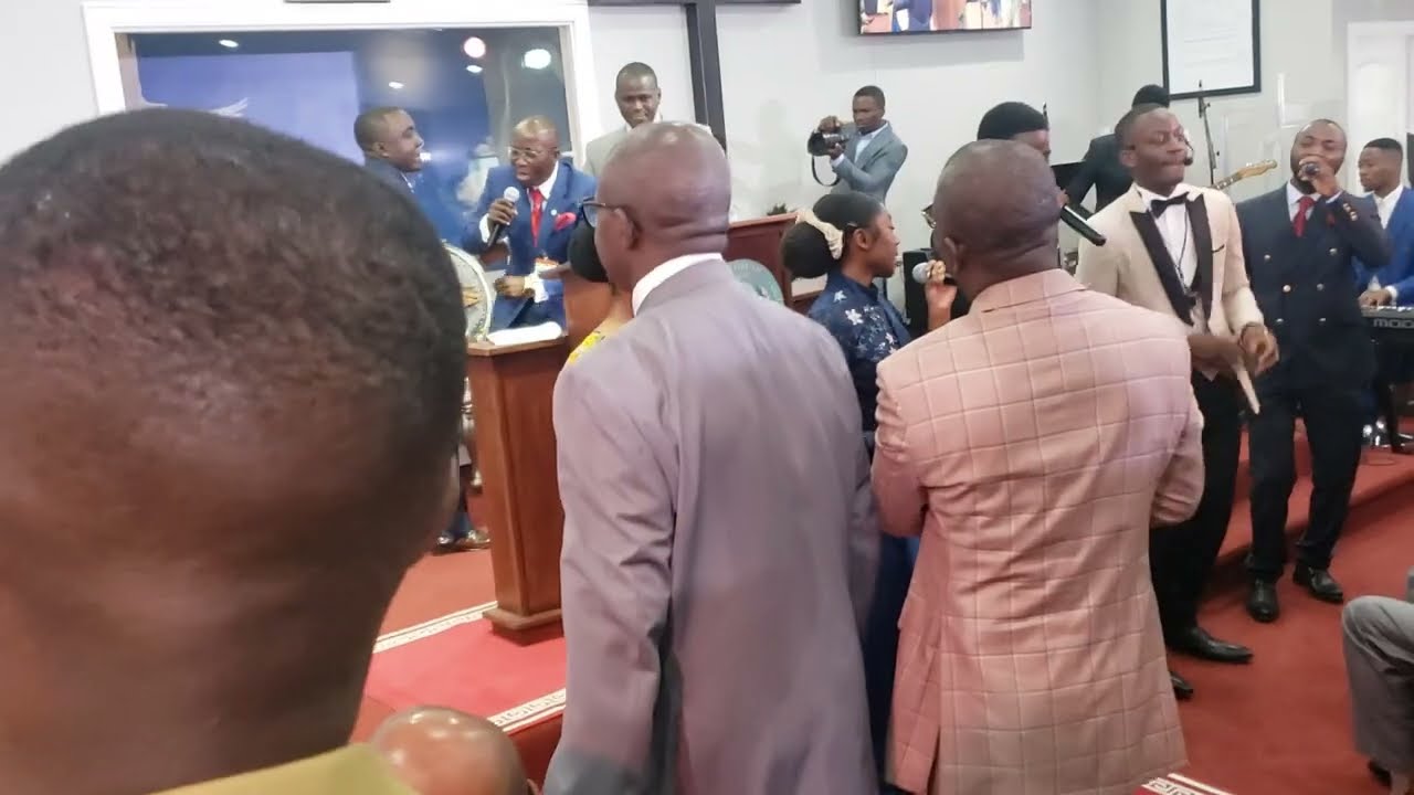 LOUANGE A LIVING GOD TABERNACLE