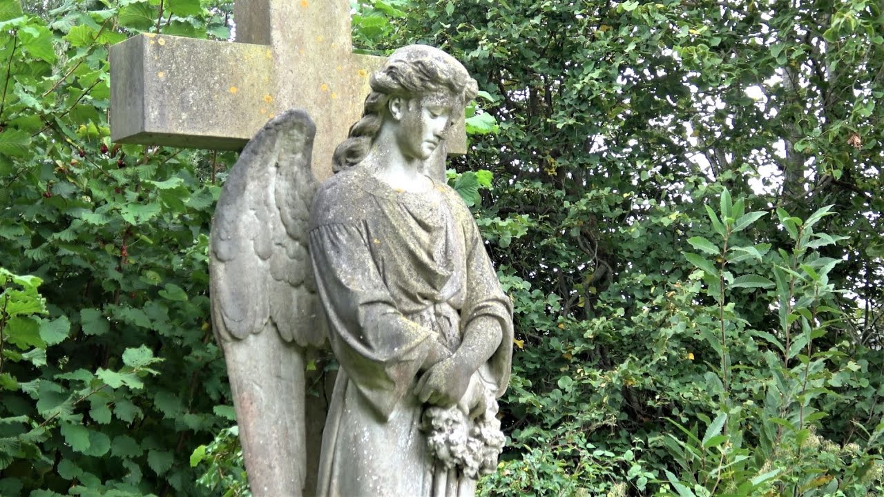 Dawlish Cemetery, Devon, UK: Exploring the memorials in this seaside graveyard.