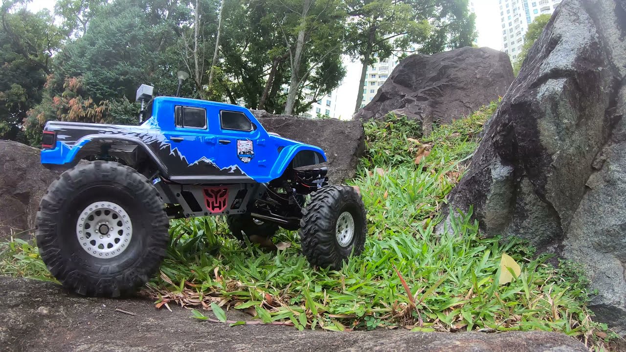 RGT 18100 Trample | Redcat International Scout Gen8 V2 crawling at Guilin Park Singapore- Part 3