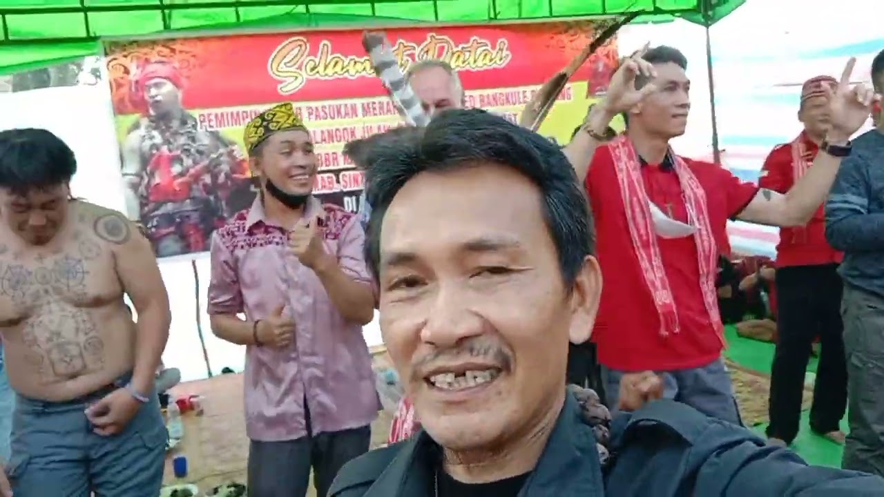 Panglima Jilah Dan Petrus Sabang Merah Joget Bersama Pasukan