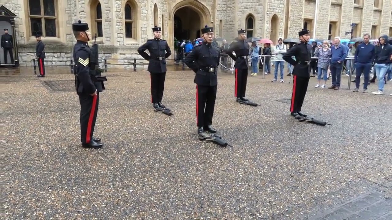 Queen’s Gurkha Signals