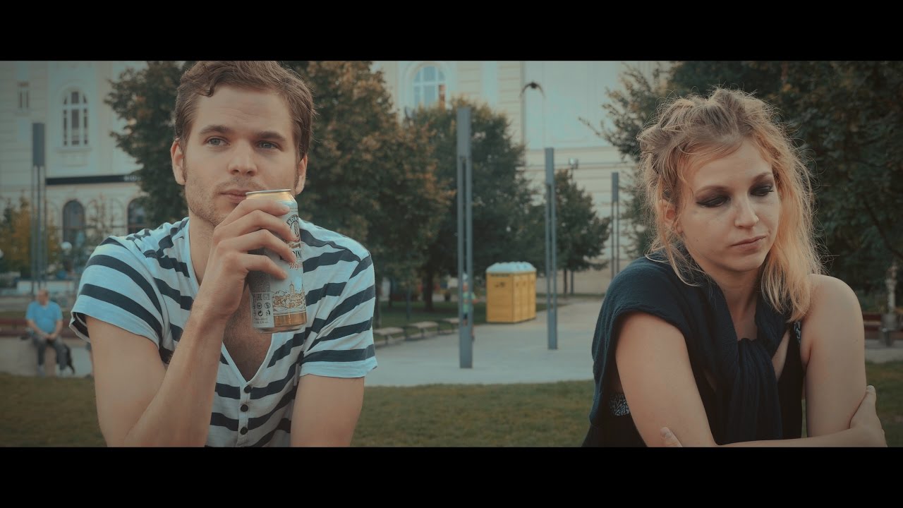 Az első busz előtt