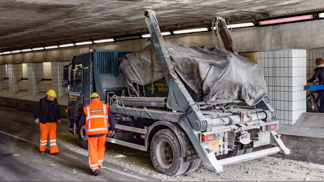 BERGING : Vrachtwagen met portaalarmsysteem vast in tunnel  ❗️❗️
