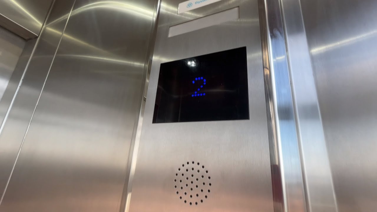 2018 ThyssenKrupp Synergy 200 Ascensor Electromecánico @ Piazza Reñaca, Viña del Mar, Chile