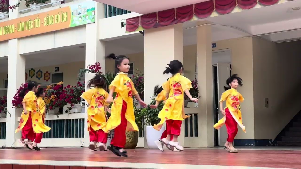 Thục Anh múa ngày 1/2/2026. Mùa xuân lớp 1