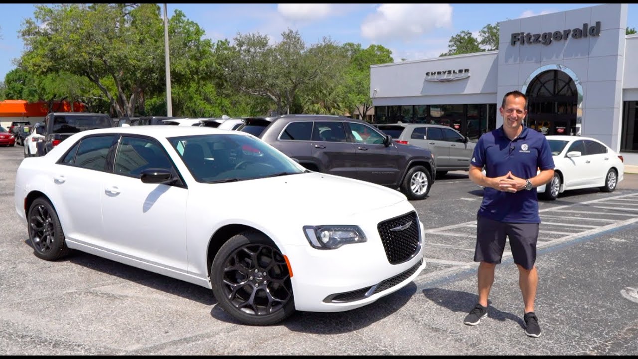 Should you BUY a 2020 Chrysler 300 or WAIT for a REDESIGN?