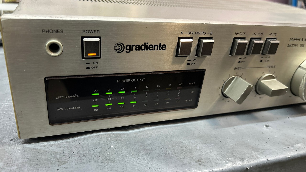 O Rei do Som - Amplificador Gradiente Model 166