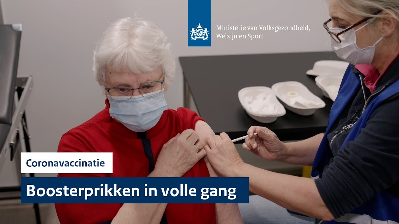💬 'Blij dat-ie erin zit' | Boosterprikken in volle gang | Coronavaccinatie