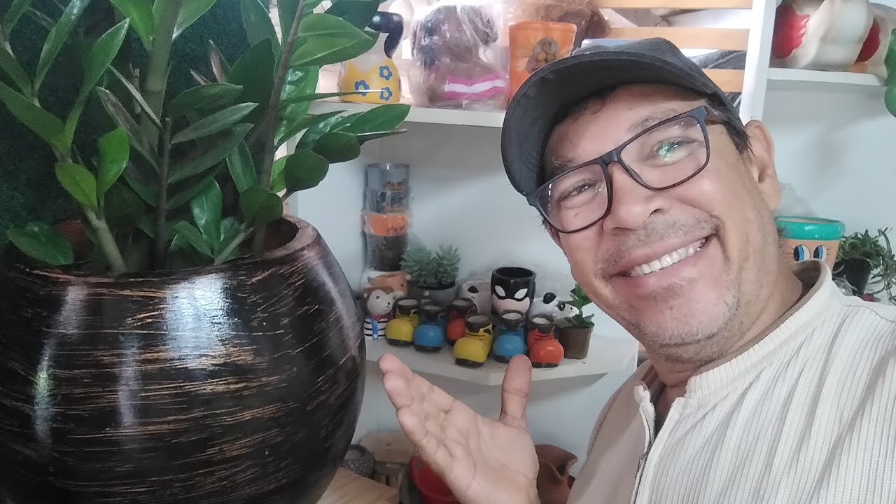 Pintura de vaso de cimento com efeito riscado