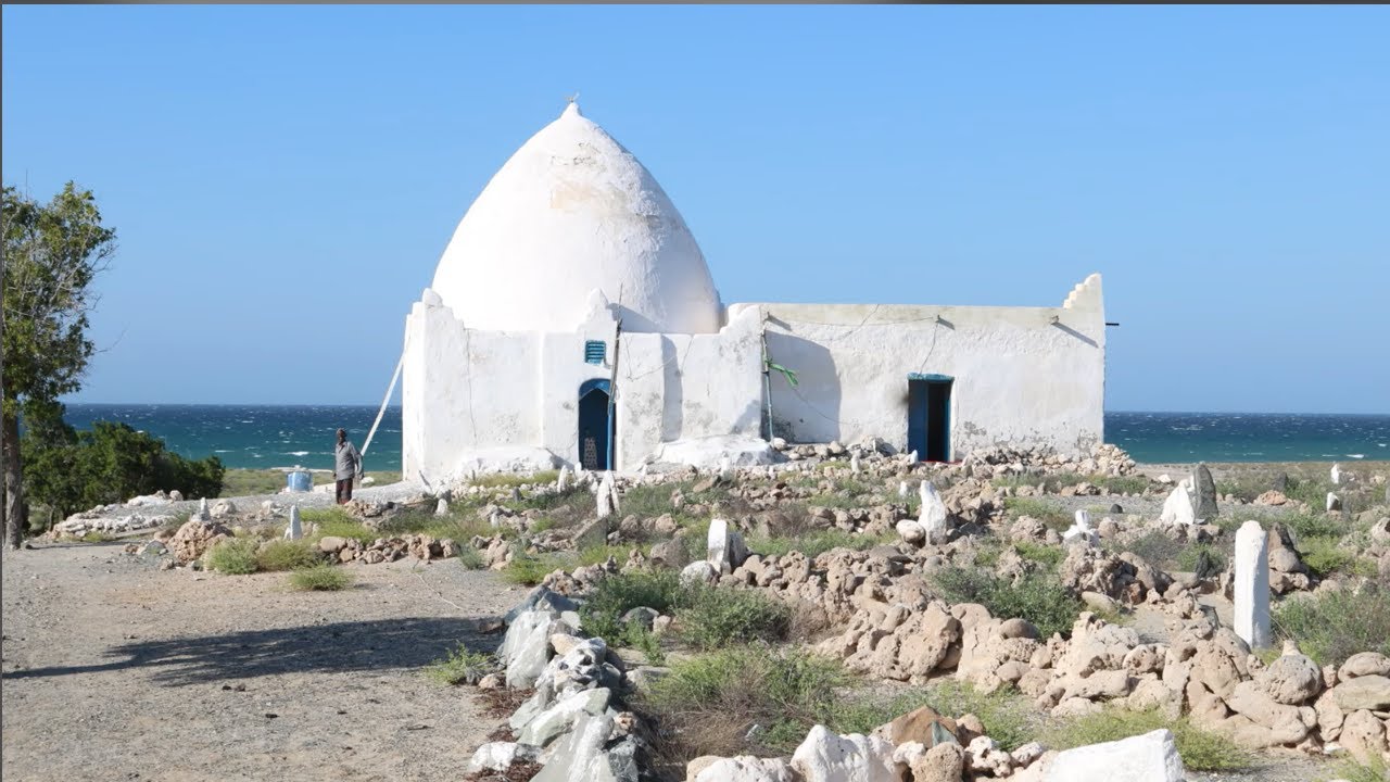 Qabriga (AHUN) Sheekh Isxaaq Iyo Tirada Dadka Kula Aasan