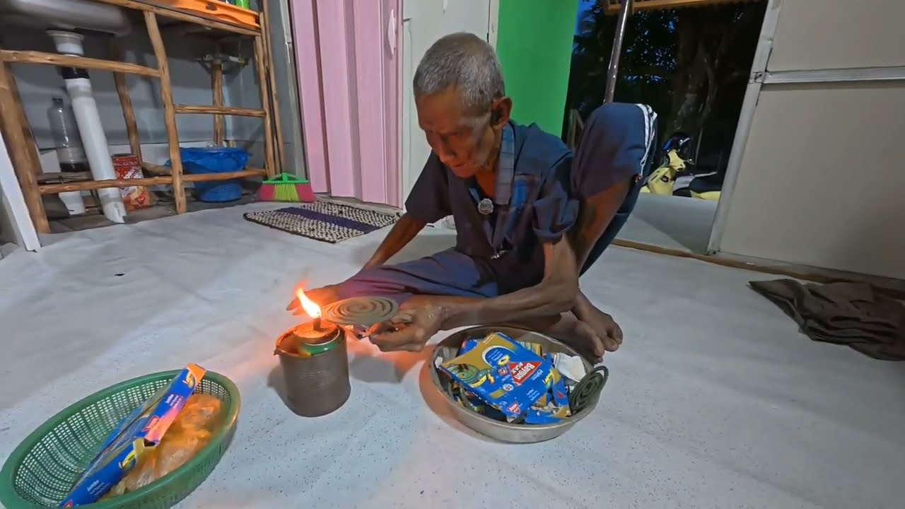 Berkunjung Malam Hari Rumah Tok Kamis