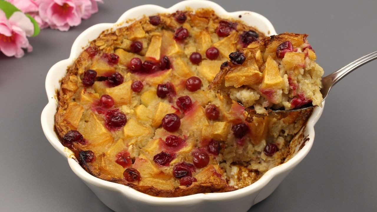 Baked oatmeal - a delicious and healthy breakfast. No sugar, flour, or eggs!