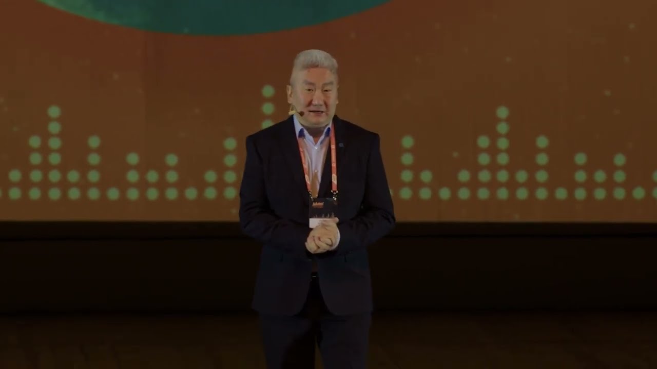Открытие Infostart Tech Event 2025. На сцене генеральный директор Доржи Цыденов