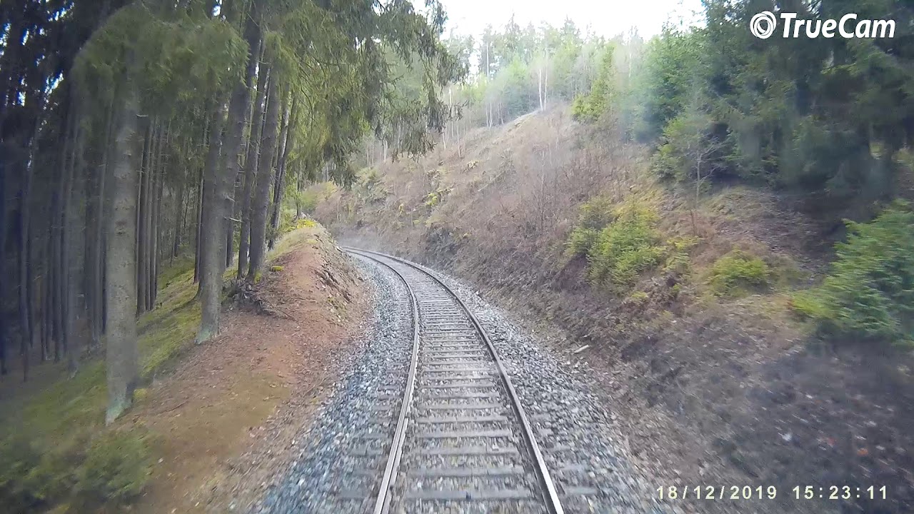 Z pohledu strojvedoucího na trati Bezdružice - Pňovany ( 27321 - 18.12.2019 )