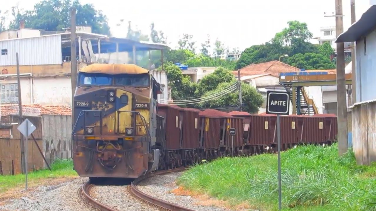 Trem carregado de minério granulado em operação com sistema Locotrol na Linha do Centro
