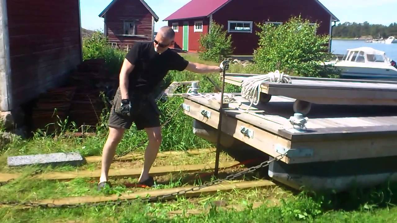 Sjösättningen bryggan med Dannes 