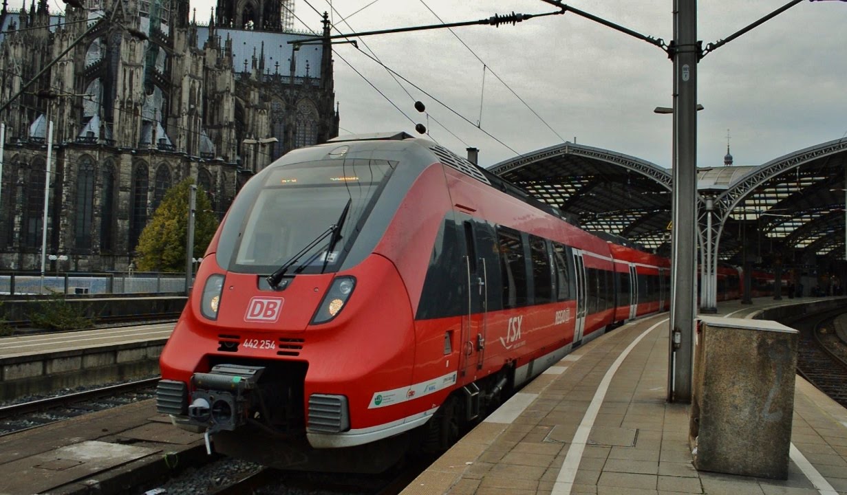 Treinen in Köln Hbf (Keulen) - 21 oktober 2015