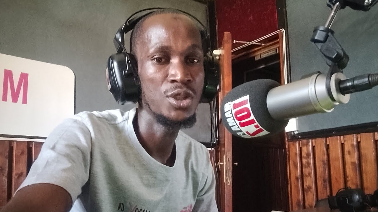 Program Omulimi n'omulunzi ku Mama fm 101.7 yiga okulunda enkoko