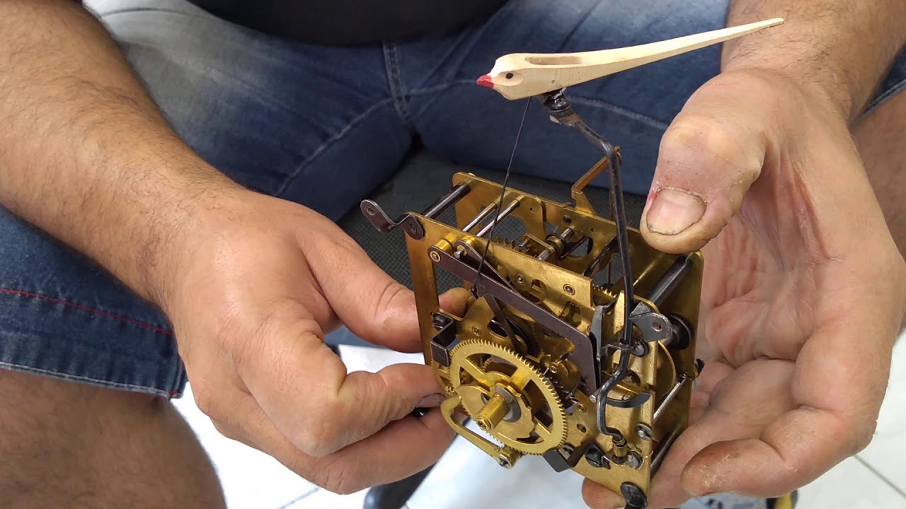 Máquina para cuco Rei com pássaro cuco alemão