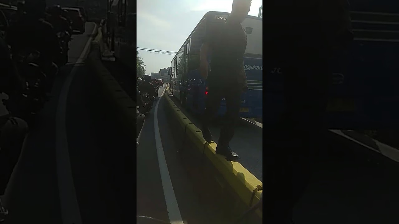 MOBIL DAMKAR VS BUSWAY