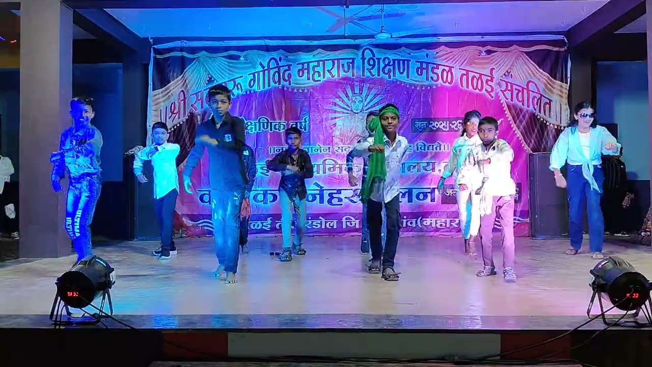 Khaike Pan Banaras Wala dance