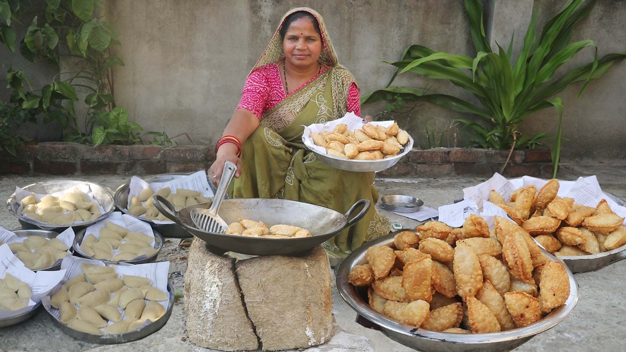 गाँव में होली के अवसर पर गोजिया कैसे बनाते है || Holi Special Gujiya Recipe