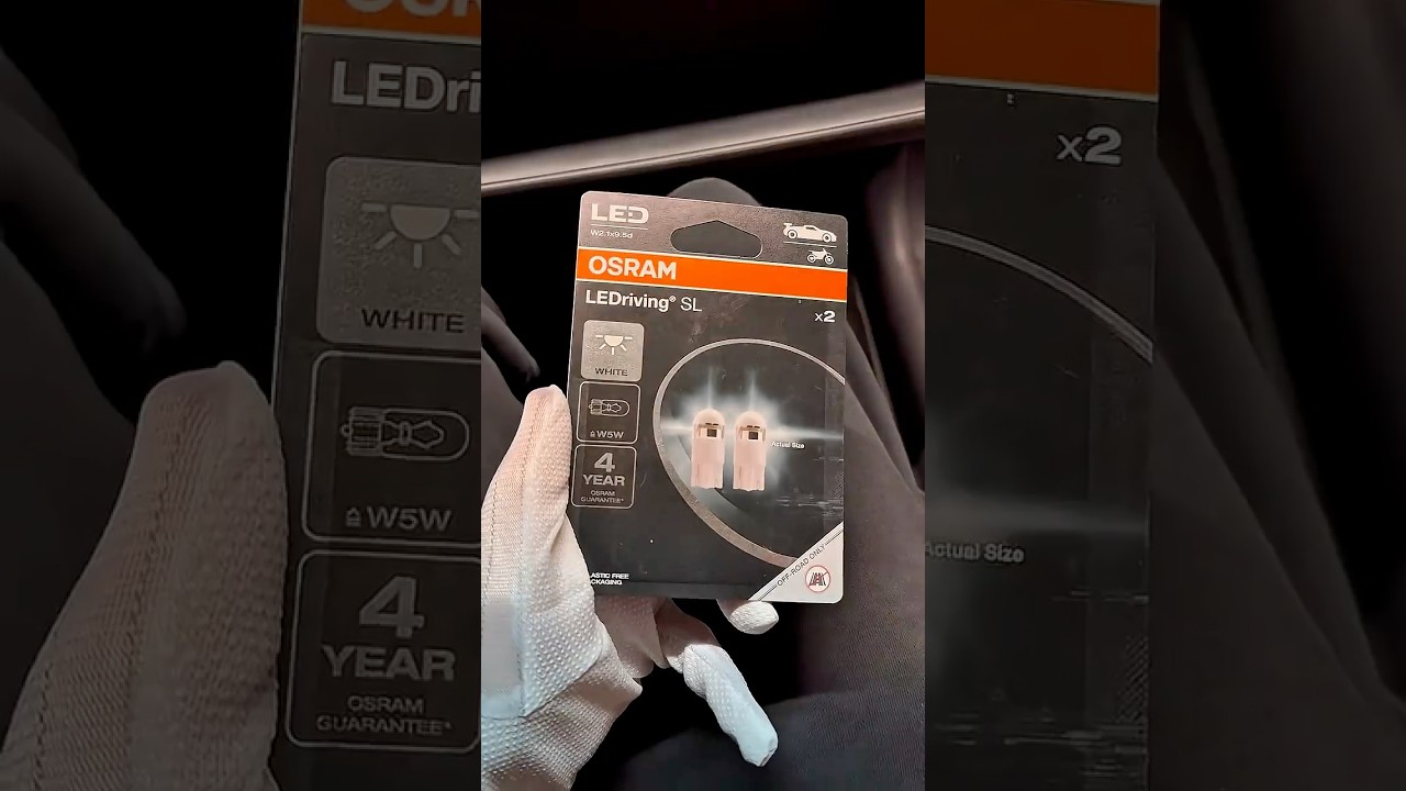 Replacing the glove box bulb with an LED &ndash; OSRAM LEDriving SL 🔦🗡️ #asmr #diy #beforeandafter #i30