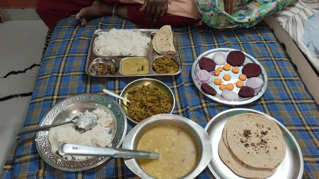 Date 15 March 2026 meri mammi ke hath ka lunch 🥰special saijan ki sbji roti salad daal rice 👌👌