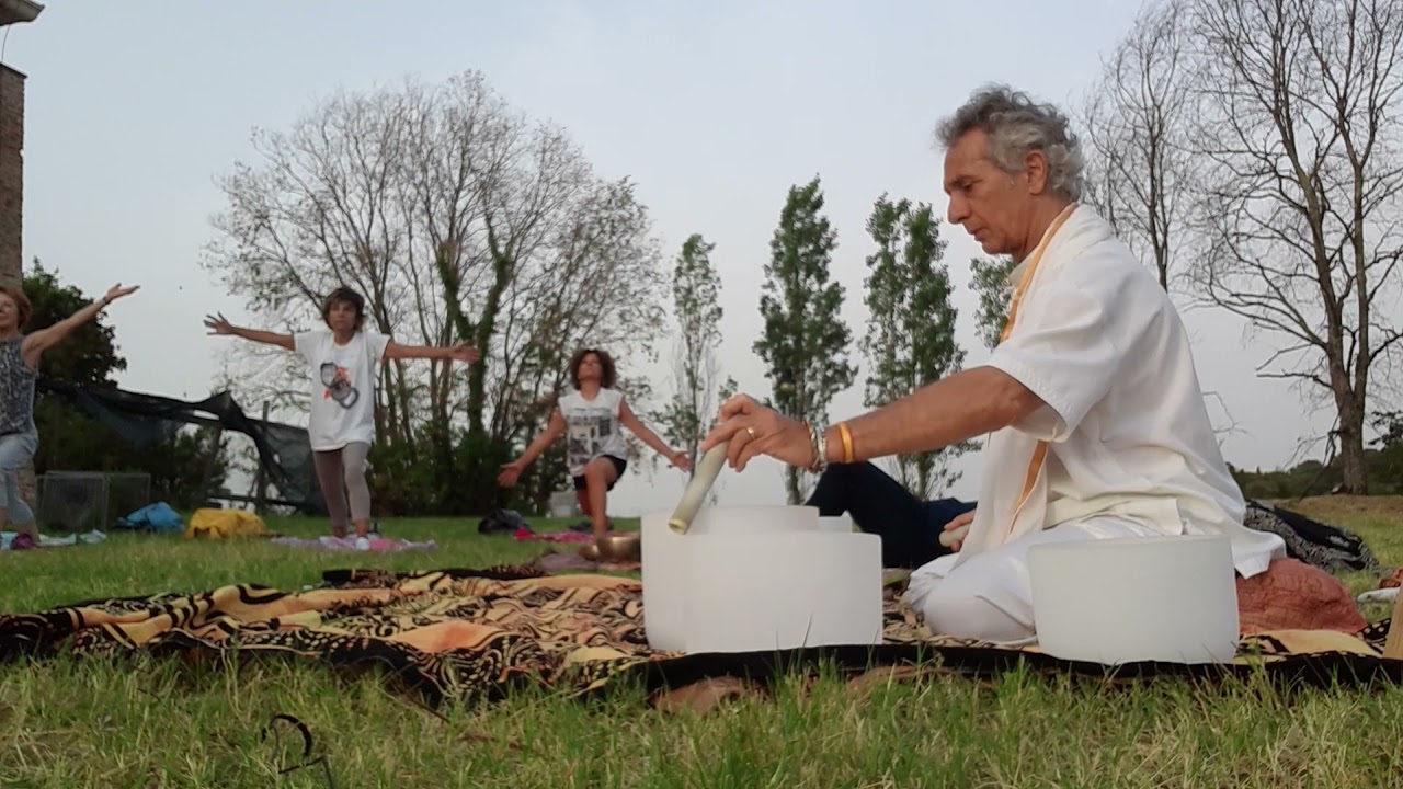 yoga, campane di Cristallo e Tibetane