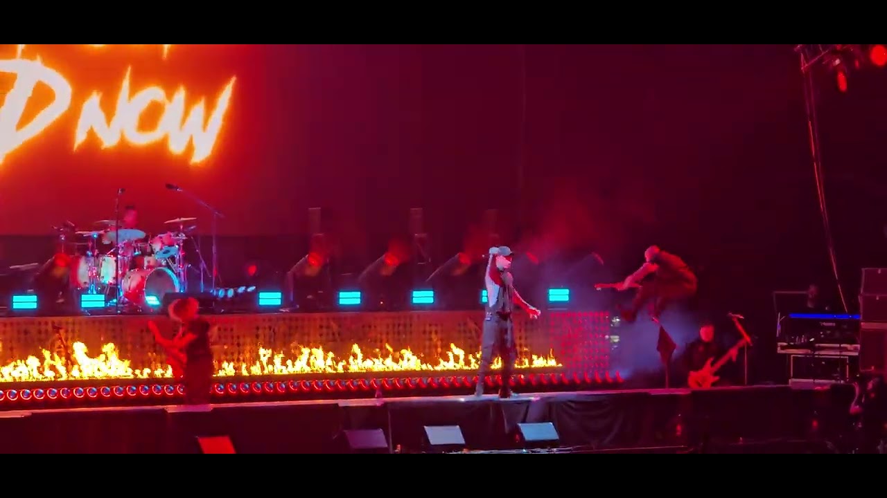Falling in Reverse - Popular Monster live