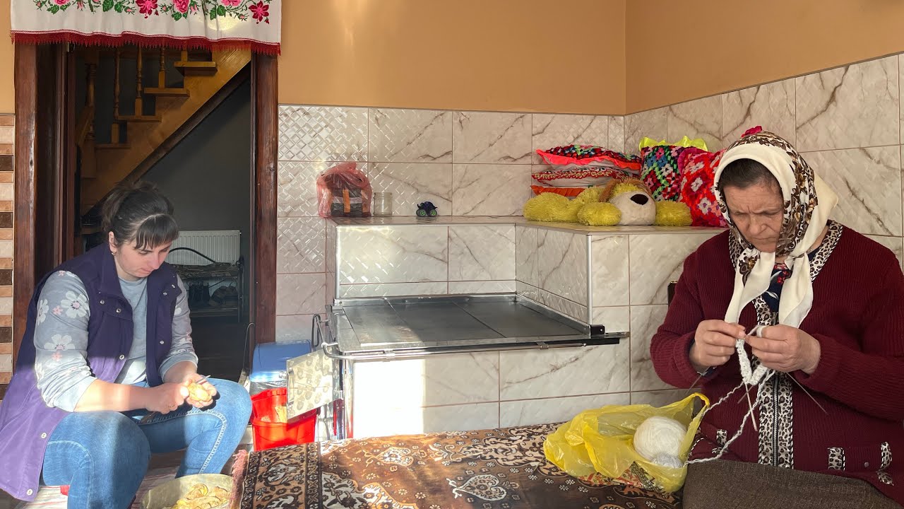 A warm day in the village | Family work and rural life